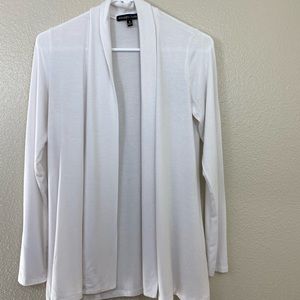 Light sweater ideal for work or cozy up at home